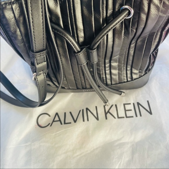 ✨Calvin Klein bucket bag✨ - Picture 3 of 3